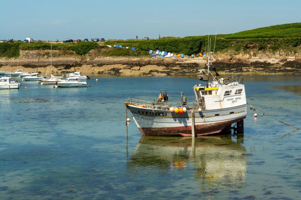 El laberinto intermodal del archipiélago de las islas de Scilly: lanchas de marea, helicópteros de niebla y la frágil conectividad de un confín atlántico