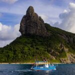 El laberinto intermodal del archipiélago de Fernando de Noronha: catamaranes de alta velocidad, vuelos de aproximación y la frágil conectividad de un santuario atlántico