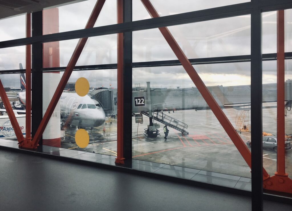 Alas con rumbo sostenible: el desafío de la aviación comercial ante la transición ecológica