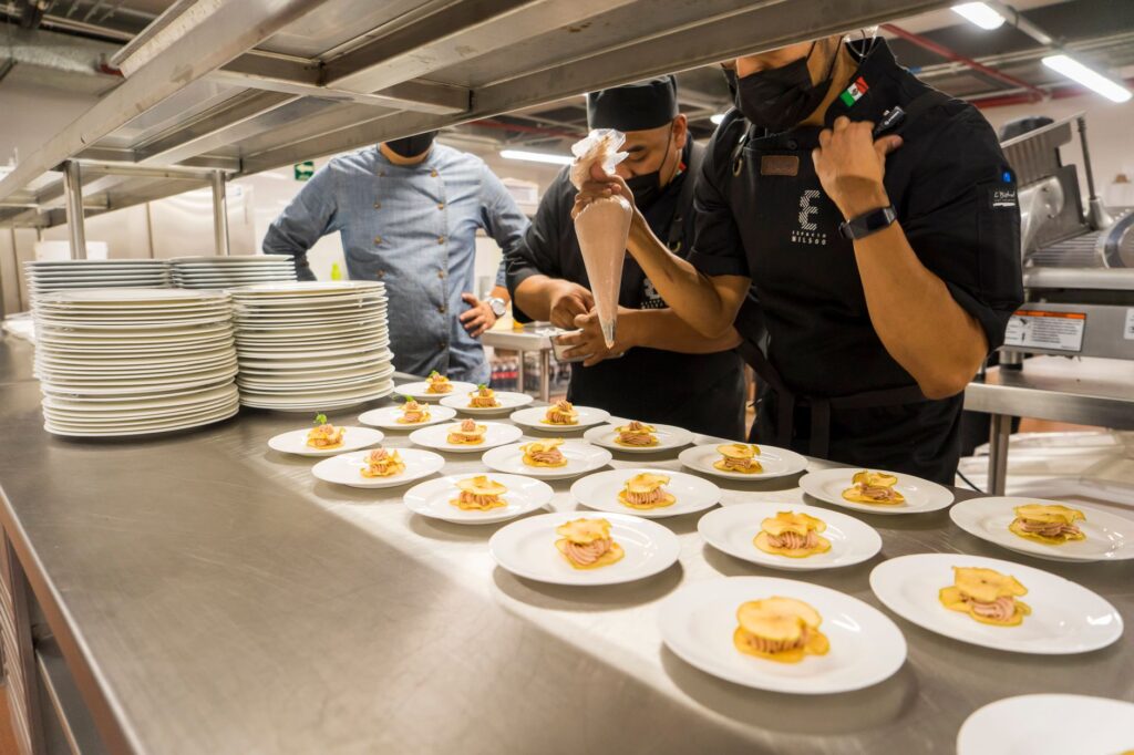 Excelencia culinaria en el mapa: los finalistas a Mejor Resort Gastronómico en los Premios Hotel y Mantel 2026