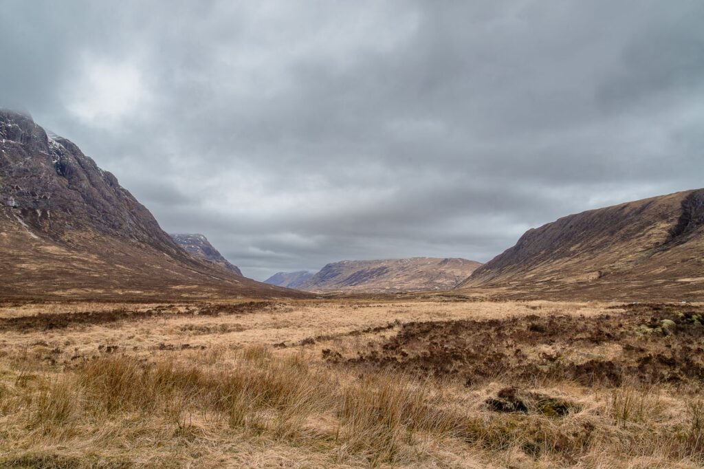 El Ferrocarril de la Línea West Highland: Ingeniería de páramos, logística escocesa y conectividad ferroviaria histórica hacia Mallaig