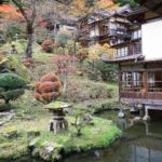 El silencio milenario de los onsen de Kurokawa: hidroterapia volcánica y arquitectura de madera en los valles de Kyūshū