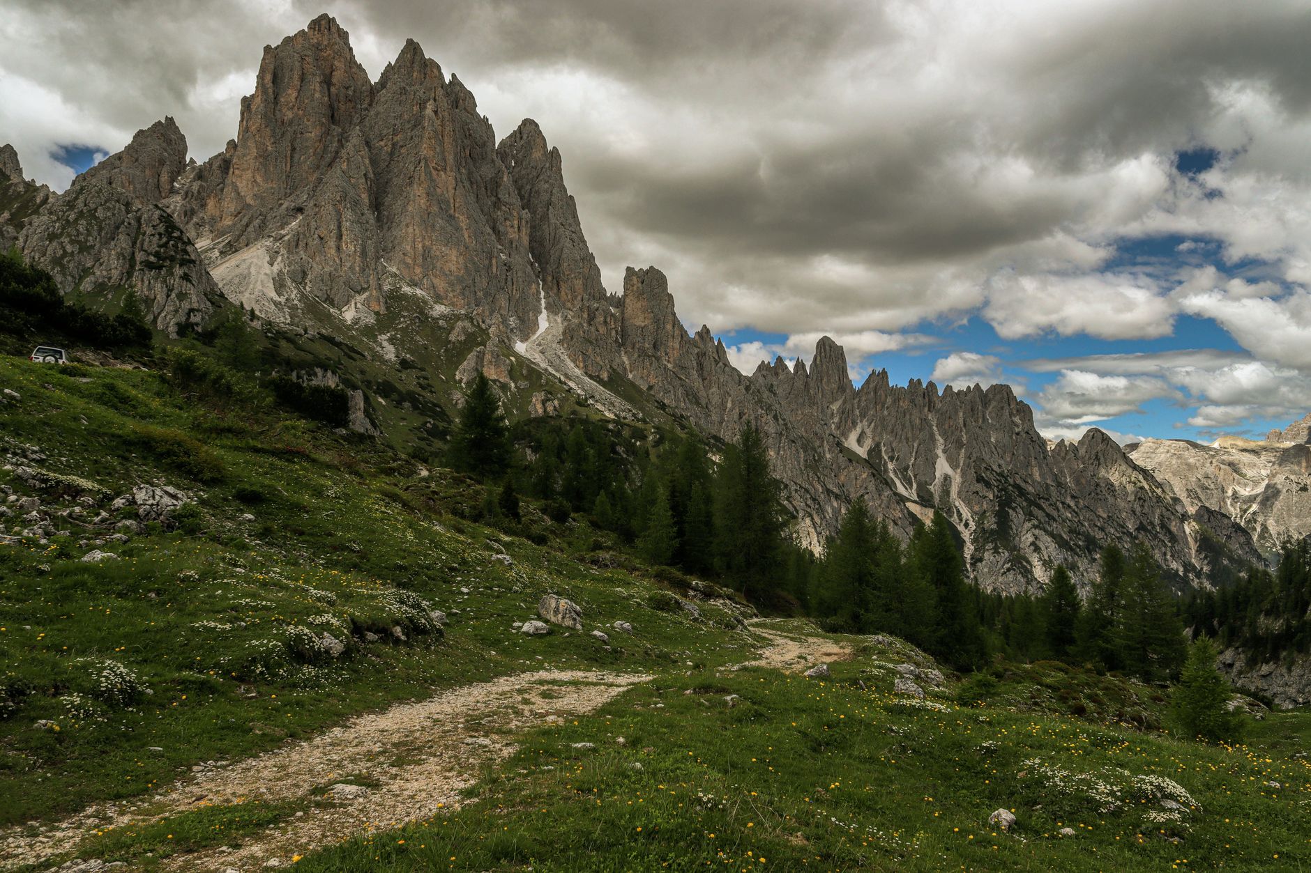 La Ruta Alta de los Dolomitas: Guía de Expedición y Senderismo por las Altas Vías de Italia