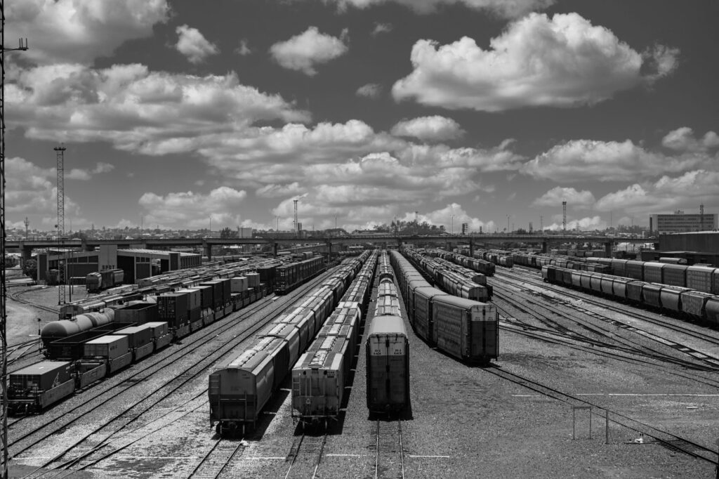 El laberinto de la gran falla: ingeniería ferroviaria, logística del Rift y conectividad en el corredor de Naivasha