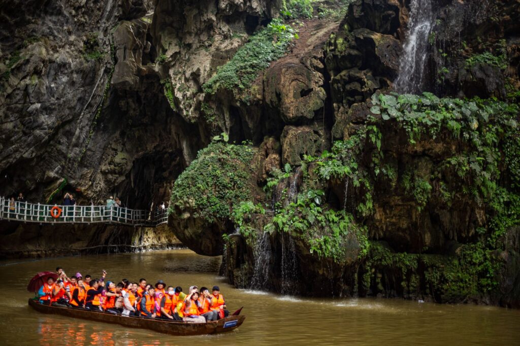 El laberinto de los cañones de caliza: cómo la movilidad fluvial sostenible y los caminos de herradura transforman el transporte en el Parque Natural de las Hoces del Río Duratón