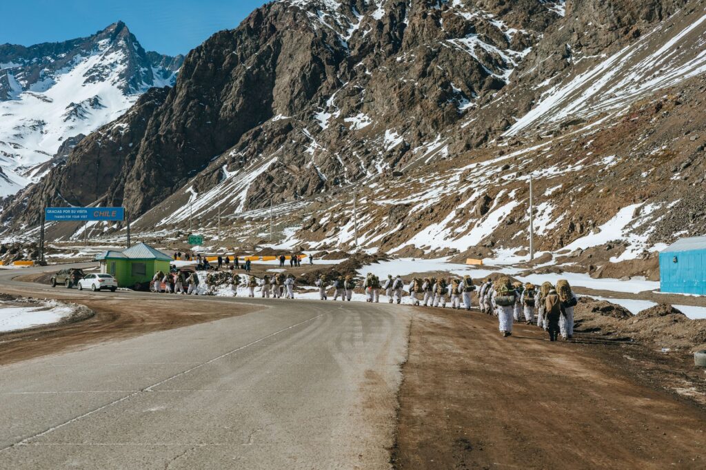 La Travesía del Sendero de Huayhuash en los Andes Peruanos: Guía de Expedición y Senderismo por los Paredones Glaciares de la Cordillera