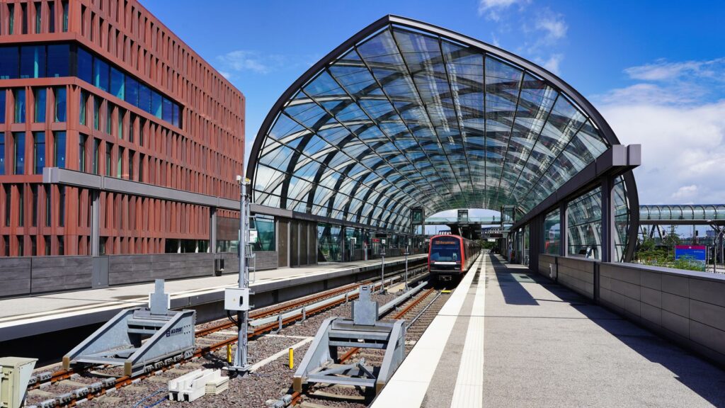 El colapso aéreo en Asia de 2026 y la resurrección de los trenes transcontinentales