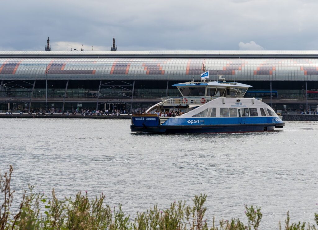 El laberinto de las rías atlánticas: cómo los transbordadores híbridos y las rutas de baja velocidad transforman el transporte en la ría de Arousa
