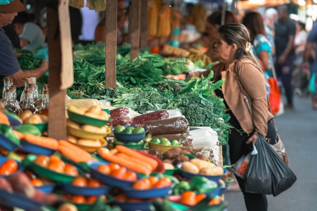 El secreto de la arcilla y el torrente: la liturgia del Mercado Central de Orense y los tesoros de la Comarca