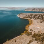 El laberinto intermodal del lago Titicaca: lanchas de totora, catamaranes de gran calado y la frágil conectividad de un altiplano andino
