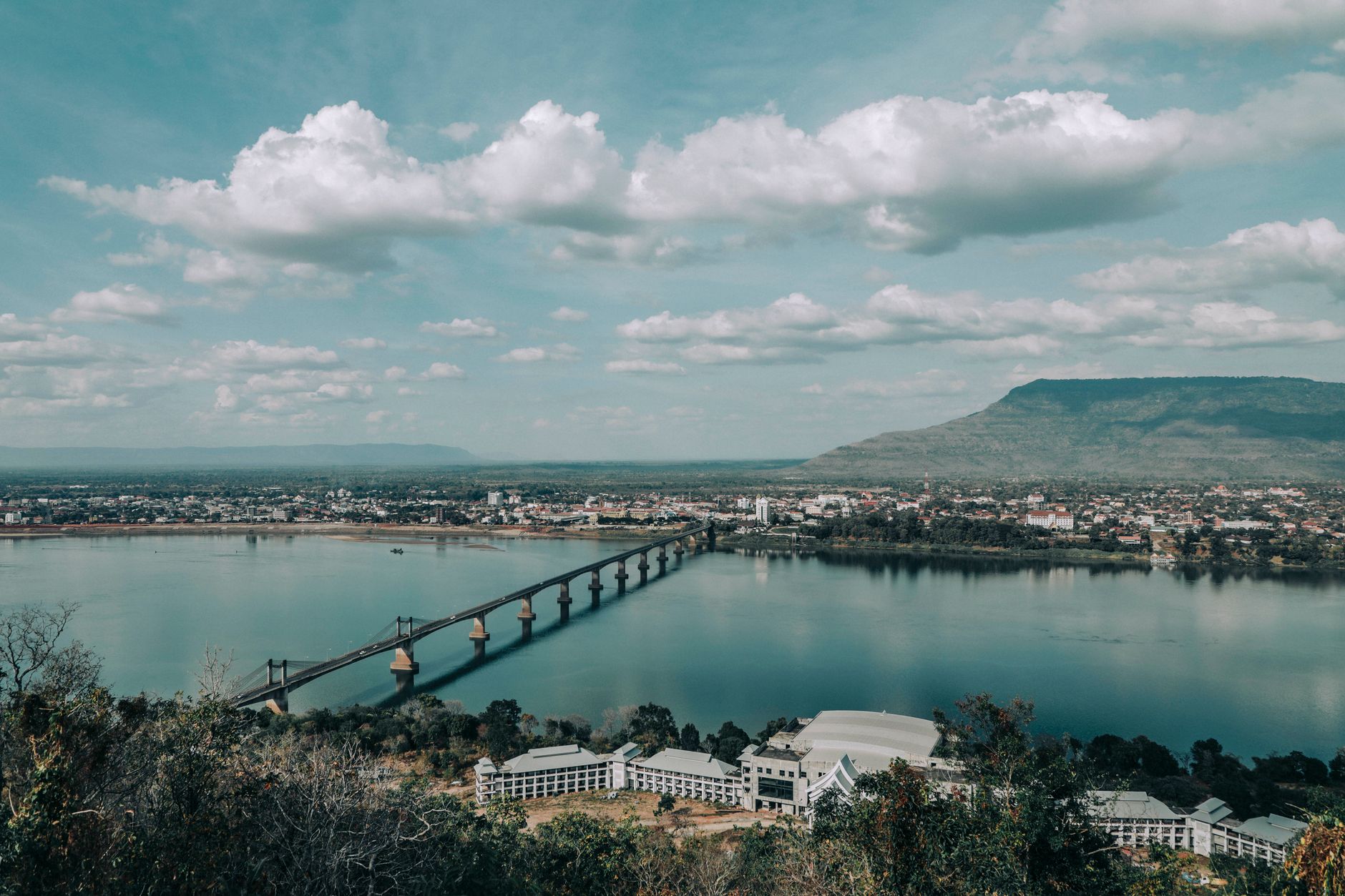 El Expreso del Mekong: Navegación fluvial, logística transfronteriza y conectividad entre Laos y Camboya