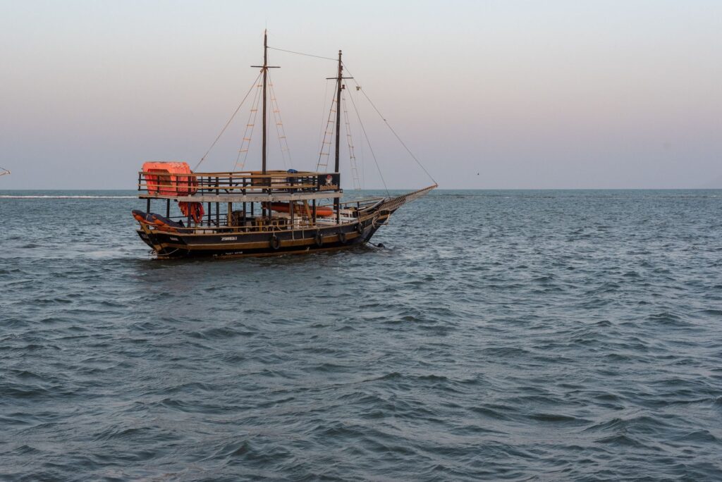 La Travesía del Archipiélago de las Bisagos a Vela: Guía de Navegación Oceánica y Logística Náutica por el Atlántico Tropical Africano