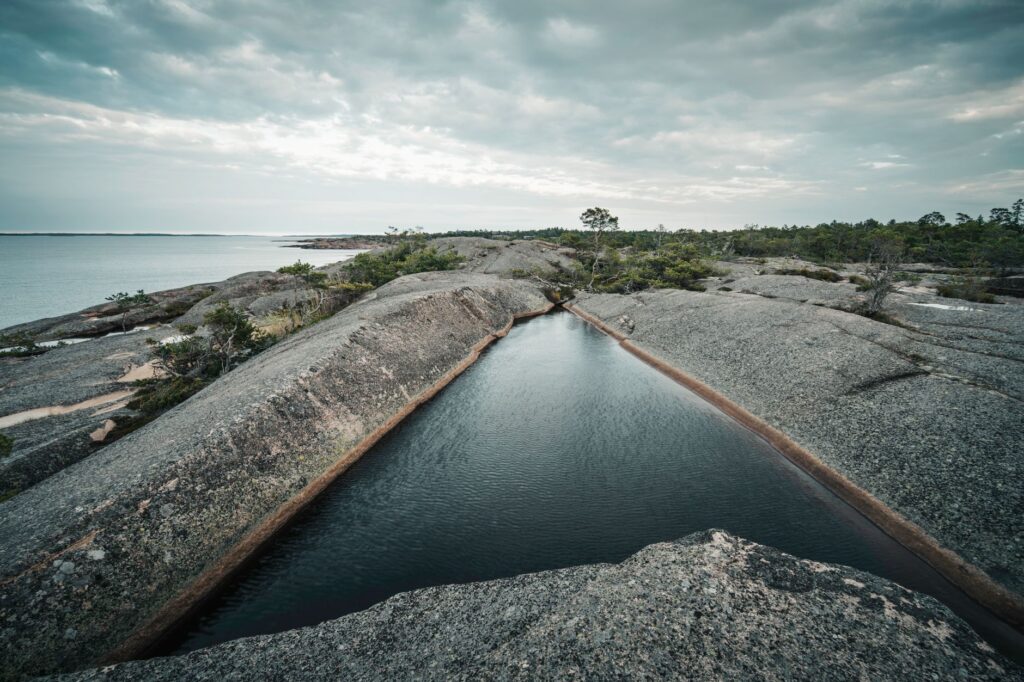 El laberinto intermodal del archipiélago de las islas Åland: transbordadores de hielo, calzadas de piedra y la frágil conectividad de un confín báltico