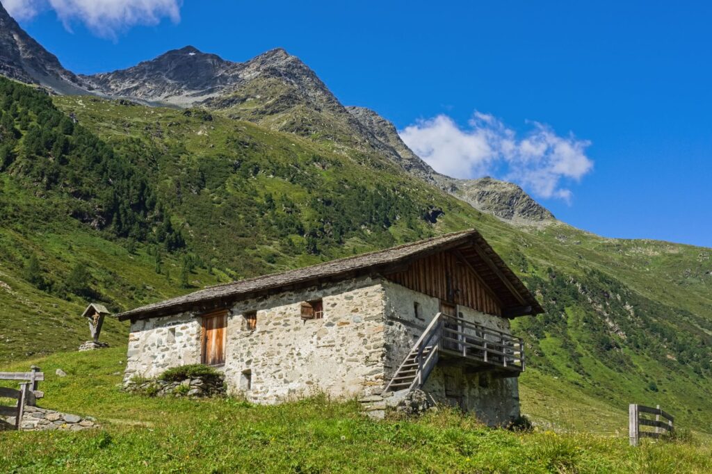 La Travesía del Tour du Mont Blanc: Guía de Expedición y Senderismo Alpino por el Techo de Europa