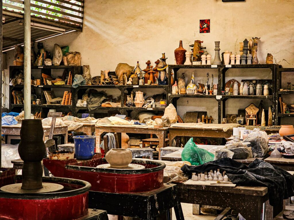 El latido de la cerámica de Talavera: óxido, torno y memoria en los alfares de Puebla