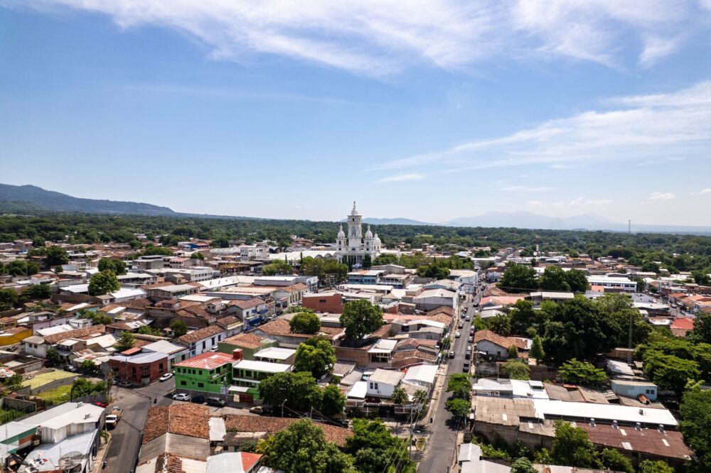 El mapa invisible de las ciudades: cómo descifrar el pulso local sin caer en los tópicos del viajero