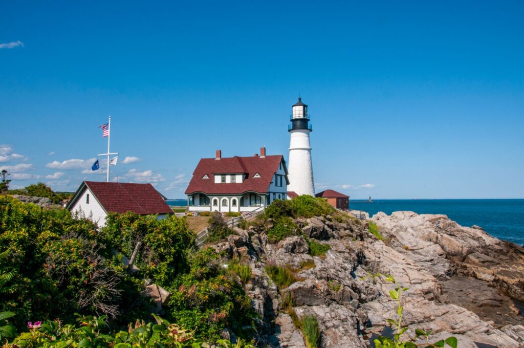Por qué debes visitar Maine en otoño: una travesía entre langostas, faros históricos y follaje colorido