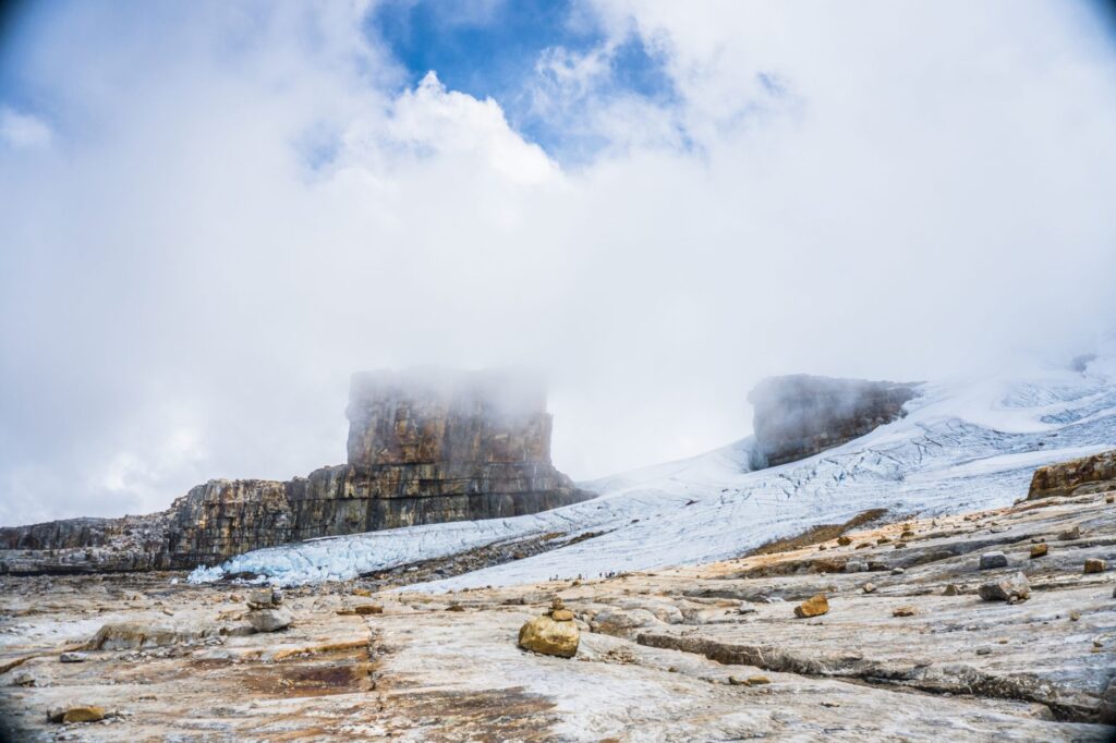 El refugio del cóndor andino en el Parque Nacional El Cocuy: biología de altura, termorregulación y conservación en los paredones de Boyacá
