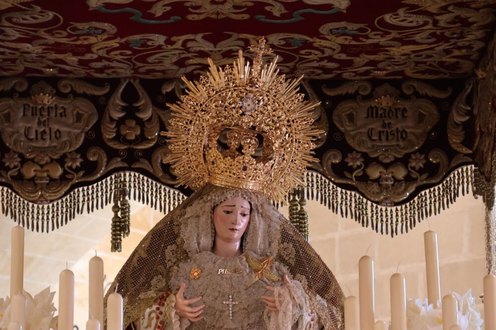 El secreto de la roca y el anís: la liturgia del Mercado Central de Almería y los tesoros del Cabo de Gata