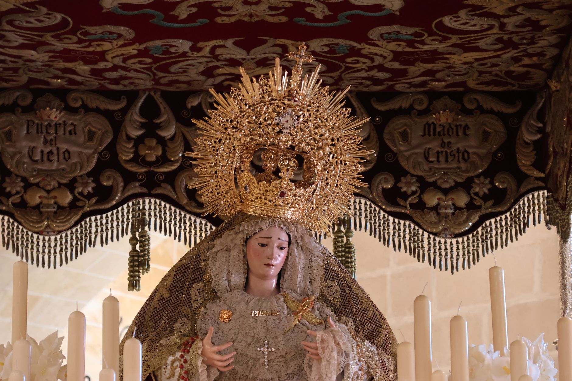 El secreto de la roca y el anís: la liturgia del Mercado Central de Almería y los tesoros del Cabo de Gata