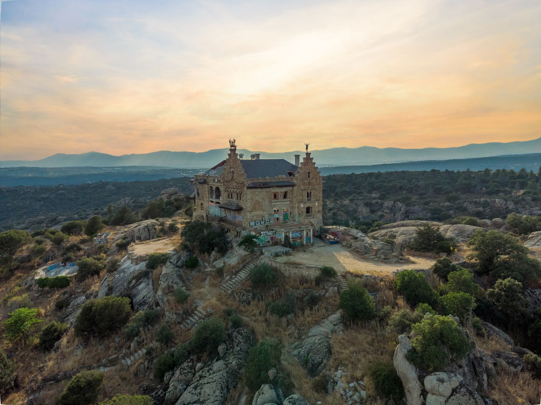 El Refugio del Lince Ibérico en Sierra Morena: Biología, Corredores Ecológicos y Conservación en el Monte Mediterráneo