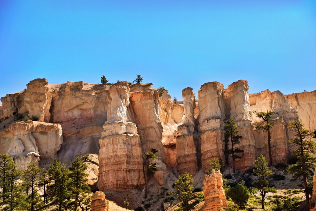 Campamentos bajo las estrellas y ranchos aislados: el arte de alojarse junto al abismo de Bryce Canyon