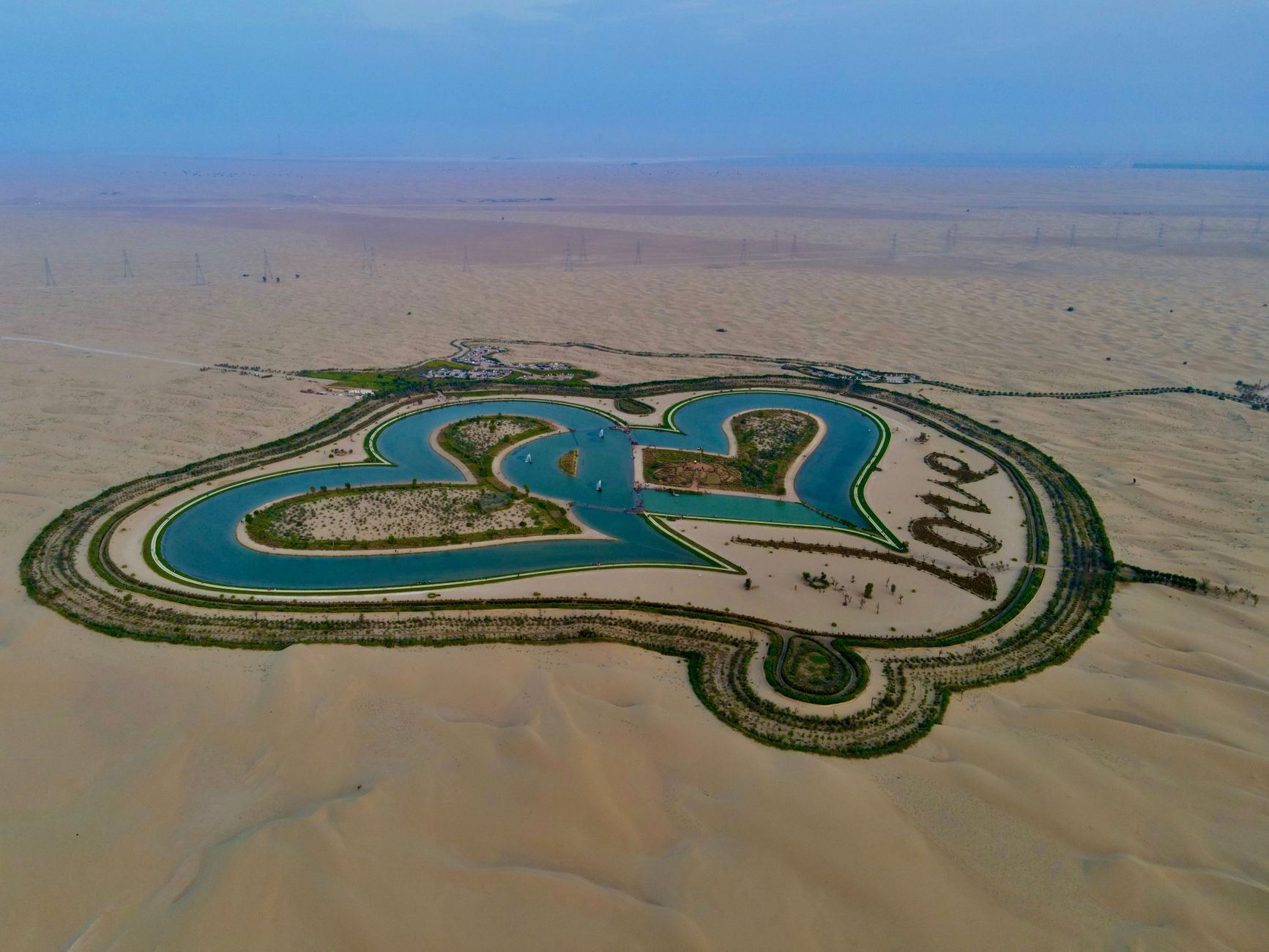 El laberinto aéreo del desierto de Omán: conectividad insular, aviación de matorral y la odisea logística en el archipiélago de las Kuria Muria