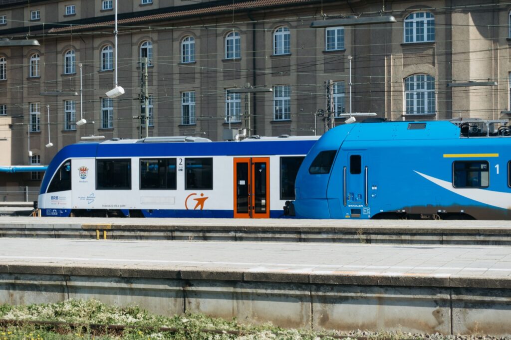 El laberinto de los valles alpinos: cómo los funiculares solares y los carriles multimodales transforman el transporte en el Tirol del Sur