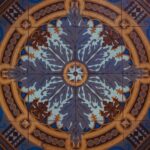 El latido del mosaico hidráulico: molde, pigmento y memoria en los obradores de Barcelona