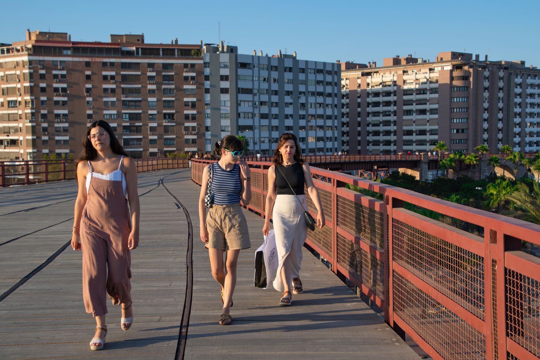 Los pantalones de viaje más cómodos que no son chándales ni mallas