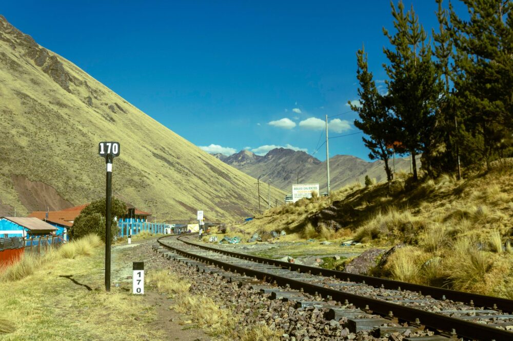 El latido de los valles interandinos: cómo la electrificación ferroviaria y los senderos comunitarios transforman el transporte en el Valle Sagrado de los Incas