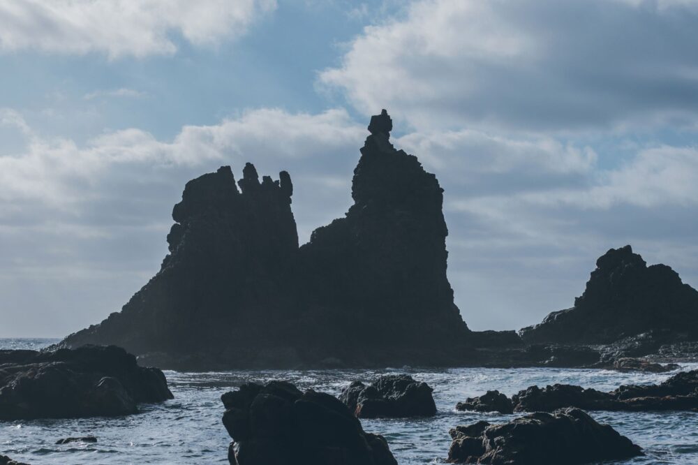 La Travesía del Archipiélago de las Azores en Velero: Guía de Navegación Oceánica y Logística Náutica por el Atlántico Medio