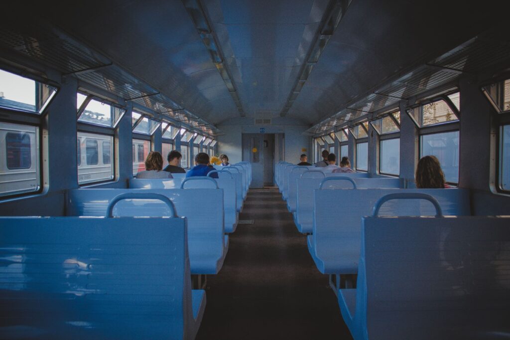 El Ferrocarril Trans-Anatolio: Ingeniería de mesetas, logística euroasiática y la conectividad ferroviaria histórica entre Ankara y Kars
