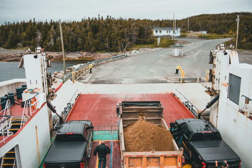El laberinto flotante de los fiordos de Chiloé: ingeniería, transbordadores y conectividad en el mar interior de Chile