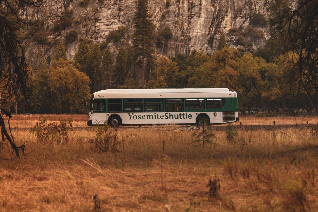 El archipiélago de los hilos de piedra: cómo el transporte ferroviario de alta montaña redefine la movilidad en los Picos de Europa