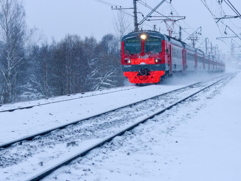 El latido de hierro del Transiberiano: Ingeniería continental, permafrost y la ruta transcontinental más larga del planeta