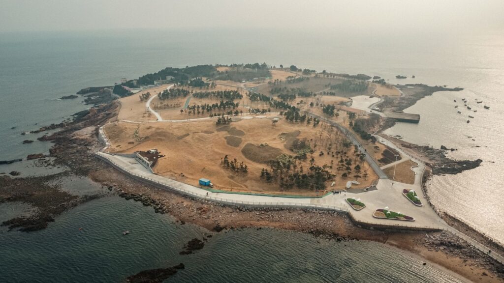 El laberinto intermodal del archipiélago de las islas Tokara: transbordadores de marea, muelles de hormigón y la frágil conectividad de un confín volcánico