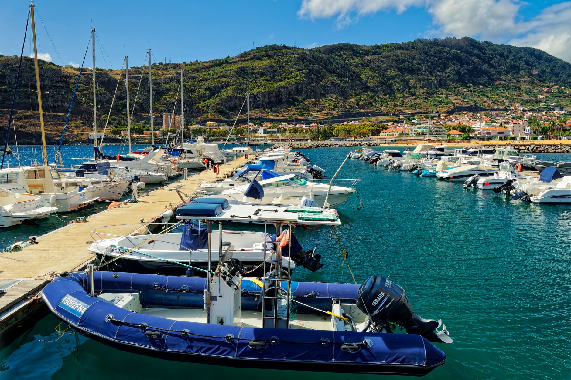 El latido meridional del archipiélago de las Azores: Muelles de marea, lanchas de correo y la conectividad insular de Faial
