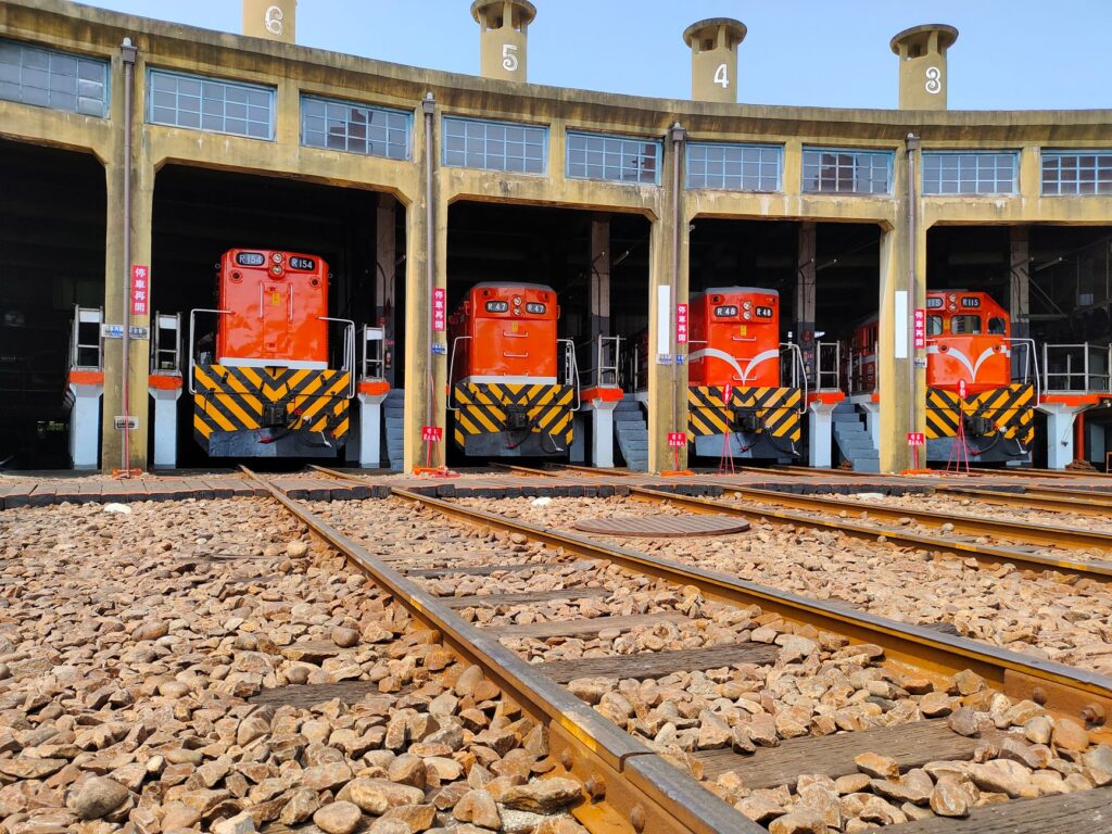 El pulso de hierro del Sáhara: La odisea logística y humana del Tren Minero de Mauritania