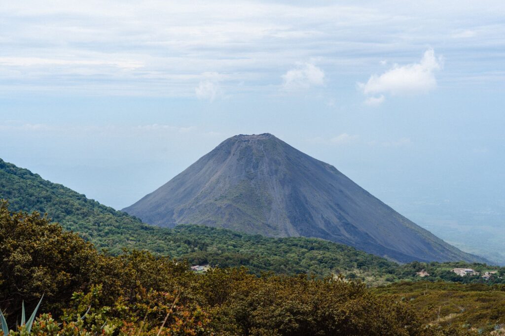 El Salvador: La nueva frontera del senderismo volcánico que seduce al mundo