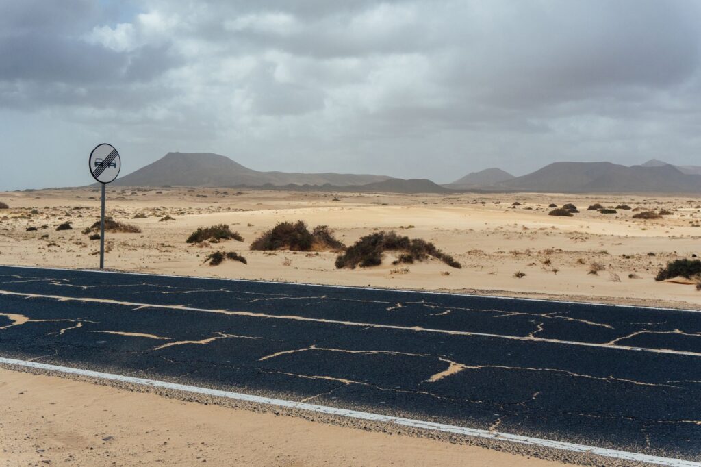 Fuerteventura: un viaje al corazón de la tierra entre desiertos y cráteres