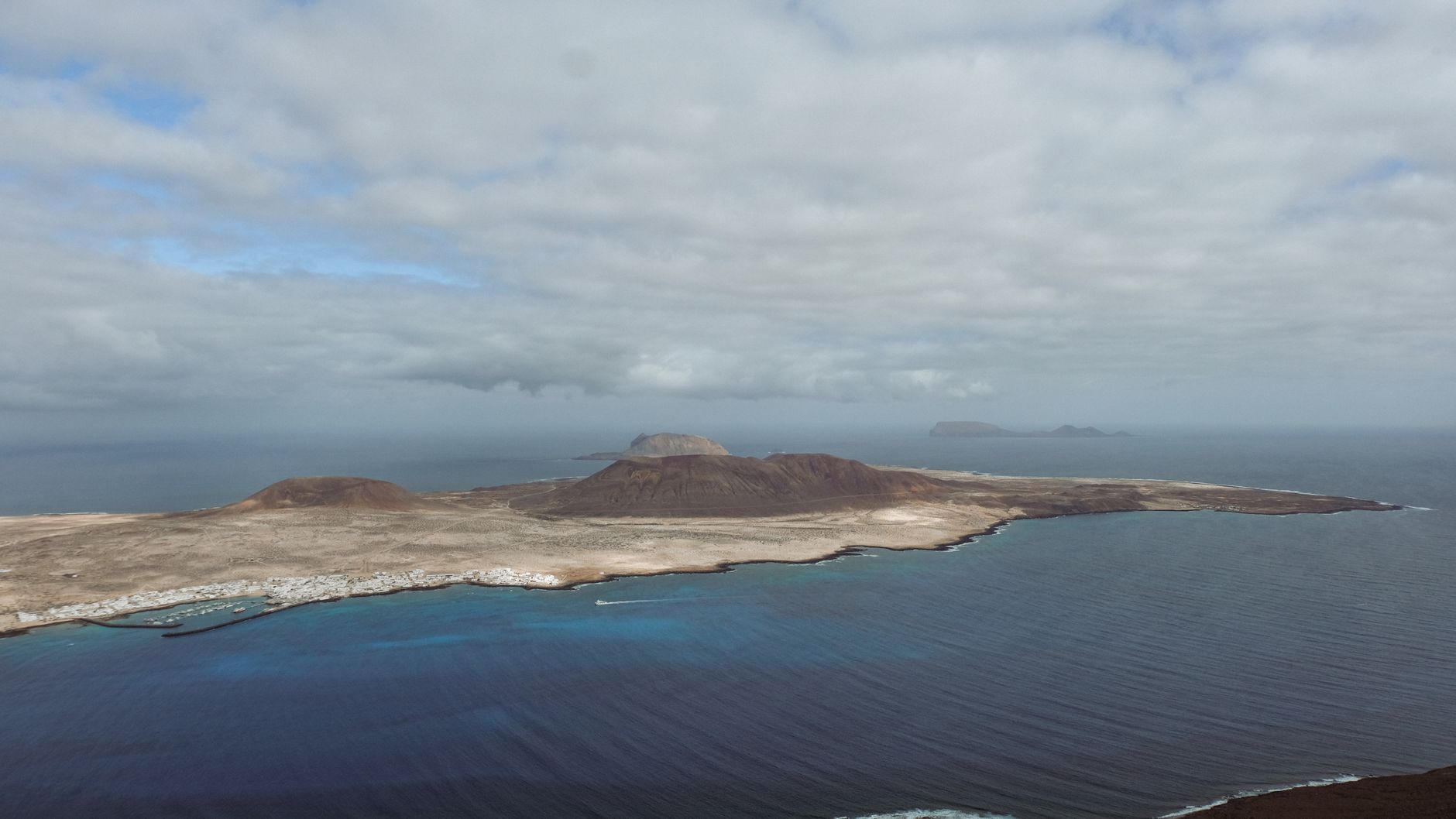 El laberinto intermodal del archipiélago de las Orcadas: mareas, aviones de corta pista y la frágil movilidad del norte escocés