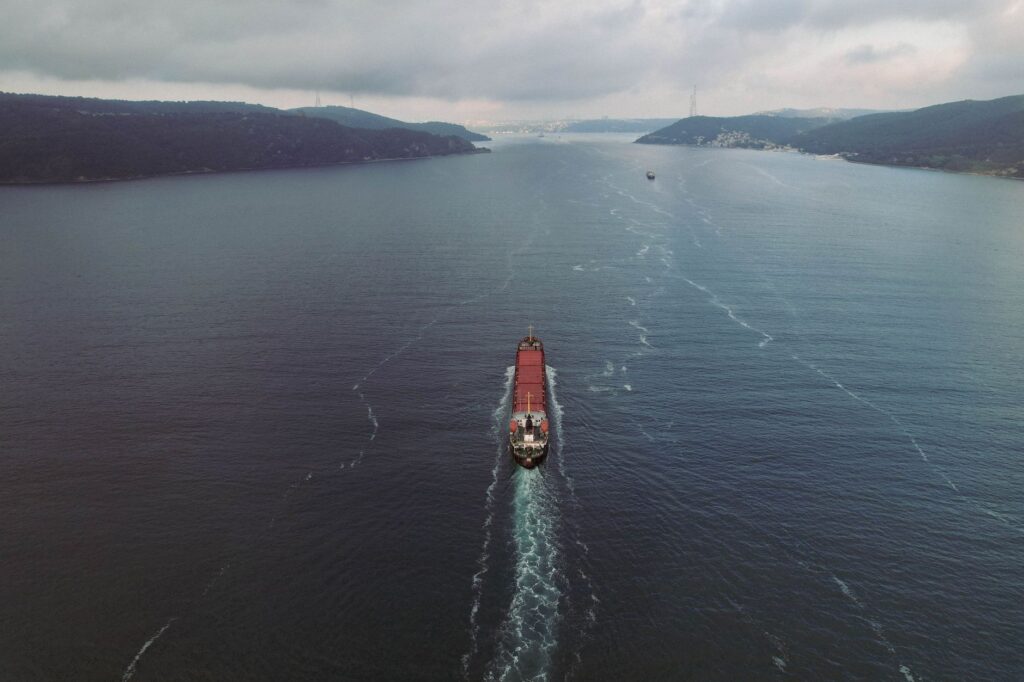 El laberinto intermodal del archipiélago de las islas Chatham: goletas de carga, pistas de turba y la frágil conectividad de un confín austral