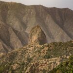 El laberinto de las vertientes basálticas: cómo la movilidad eléctrica rural y los caminos de herradura transforman el transporte en la isla de La Gomera