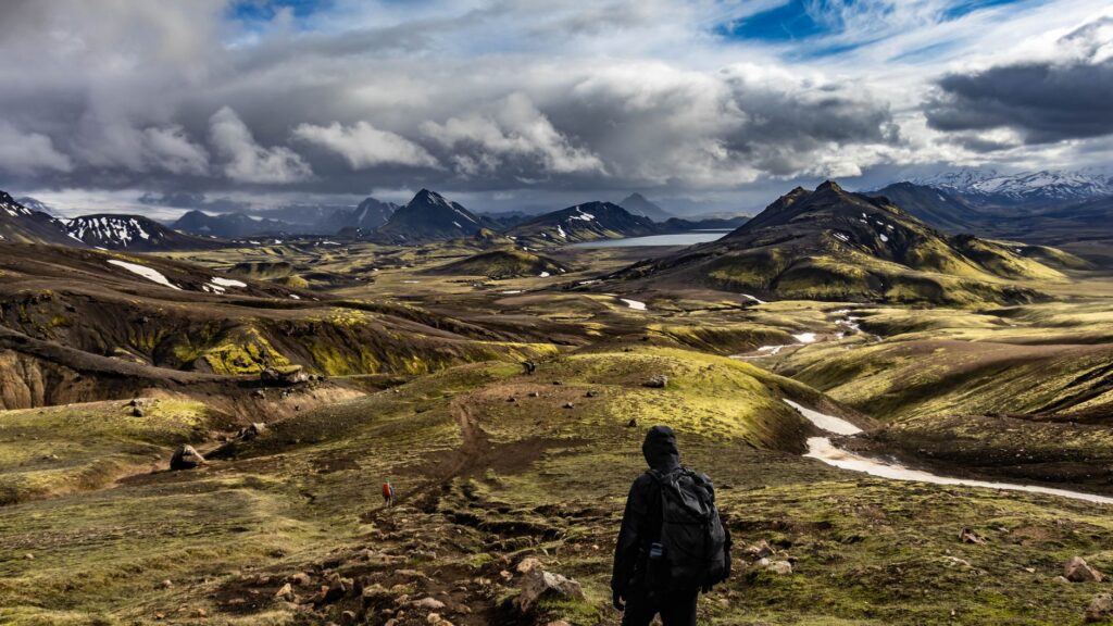 La Travesía de los Fiordos Occidentales de Islandia: Guía de Expedición y Navegación Costera en el Atlántico Norte