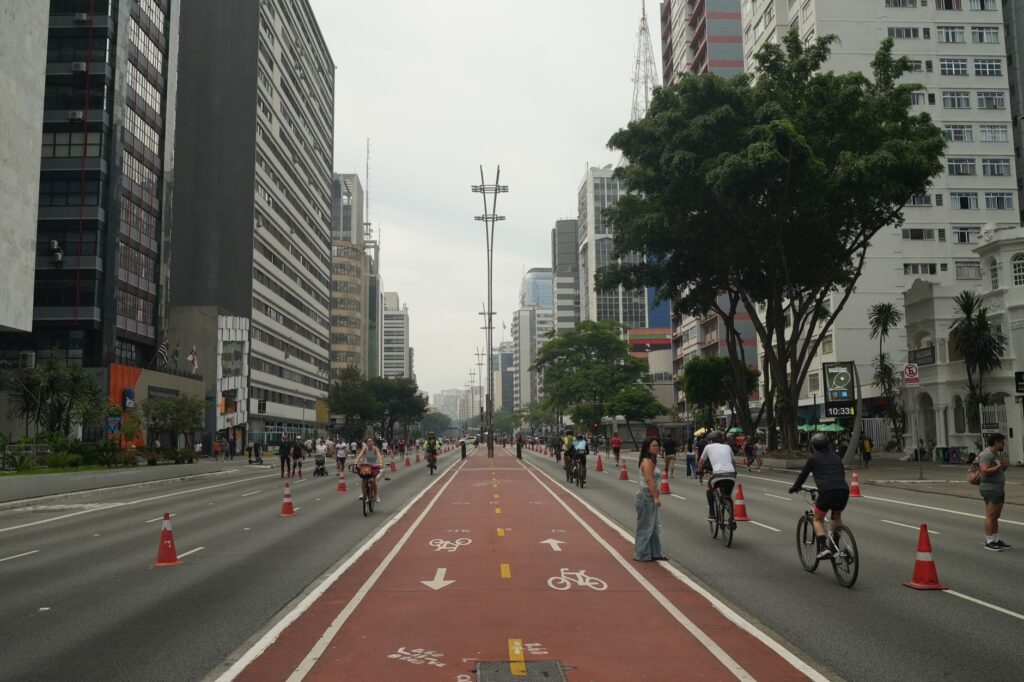 Bogotá a pie: el triunfo global de la capital colombiana como epicentro mundial de movilidad peatonal, innovación y arte urbano