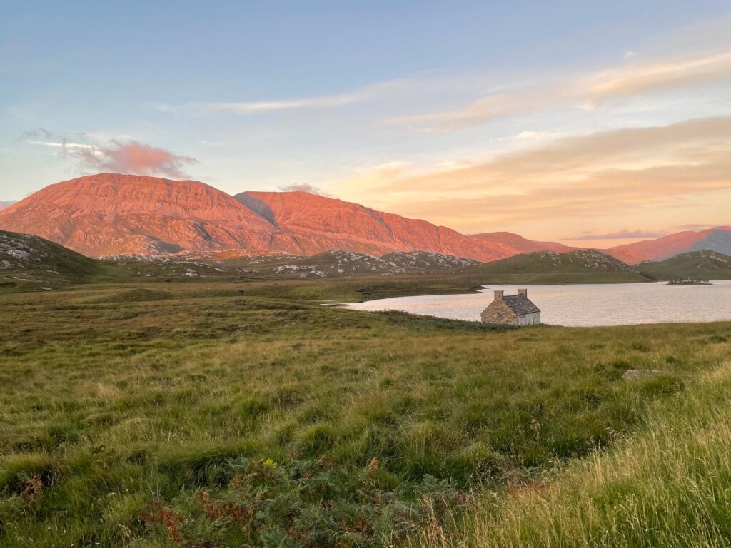 La Travesía del Sendero de Cape Wrath en Escocia: Guía de Expedición y Senderismo por los Páramos Salvajes de las Tierras Altas