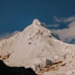 La Travesía del Circuito Huayhuash: Guía de Expedición y Senderismo de Alta Montaña por la Cordillera Andina del Perú