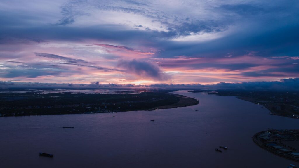 El susurro del Mekong: Luang Prabang y el arte de la lentitud en el sudeste asiático