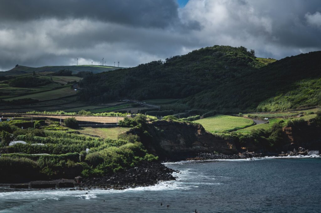 La Travesía del Archipiélago de las Azores en Transbordador Interinsular: Guía de Navegación y Logística Marina por el Laberinto Volcánico del Atlántico